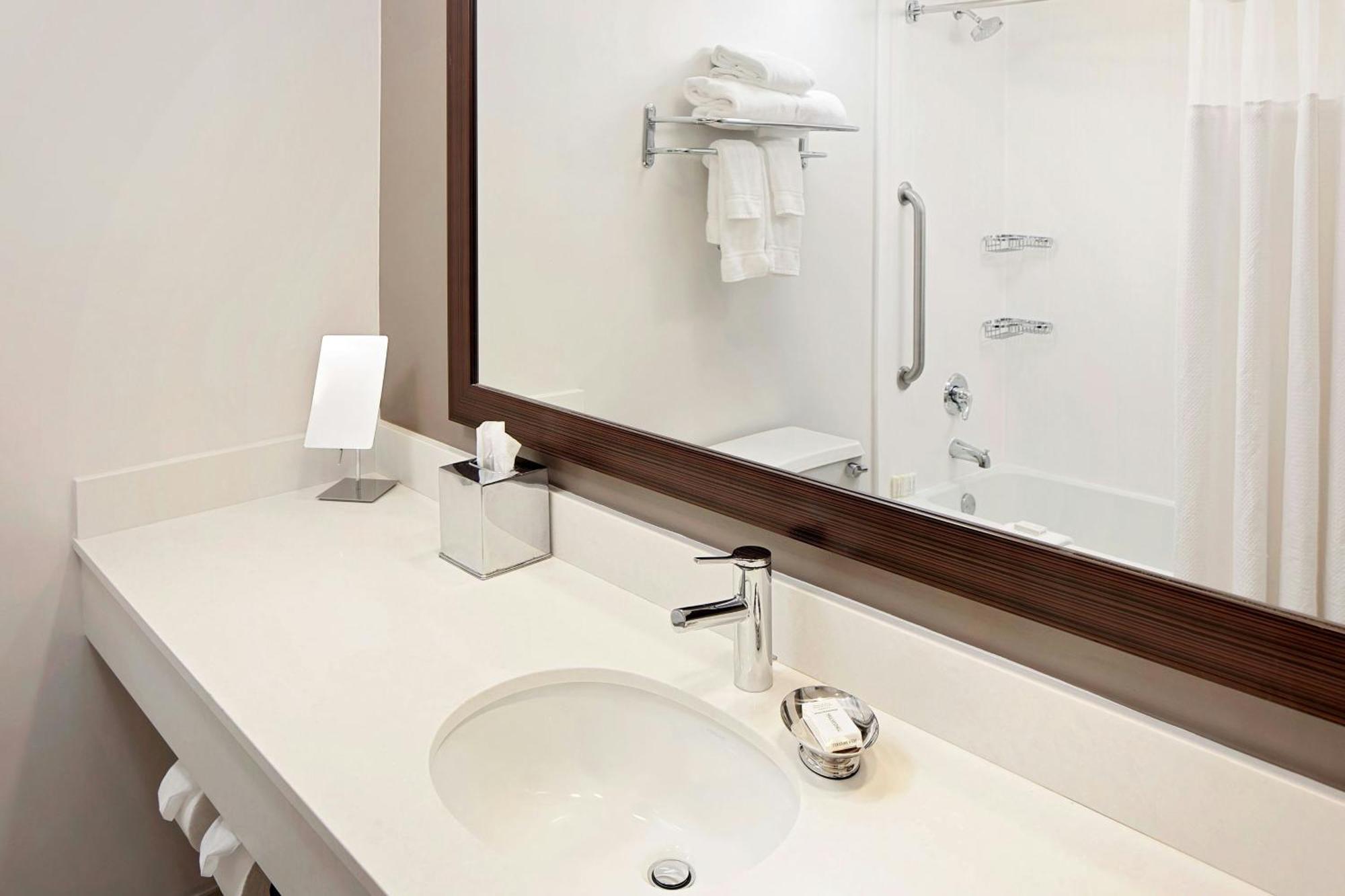 Courtyard By Marriott Fort Lauderdale North/Cypress Creek Exterior foto