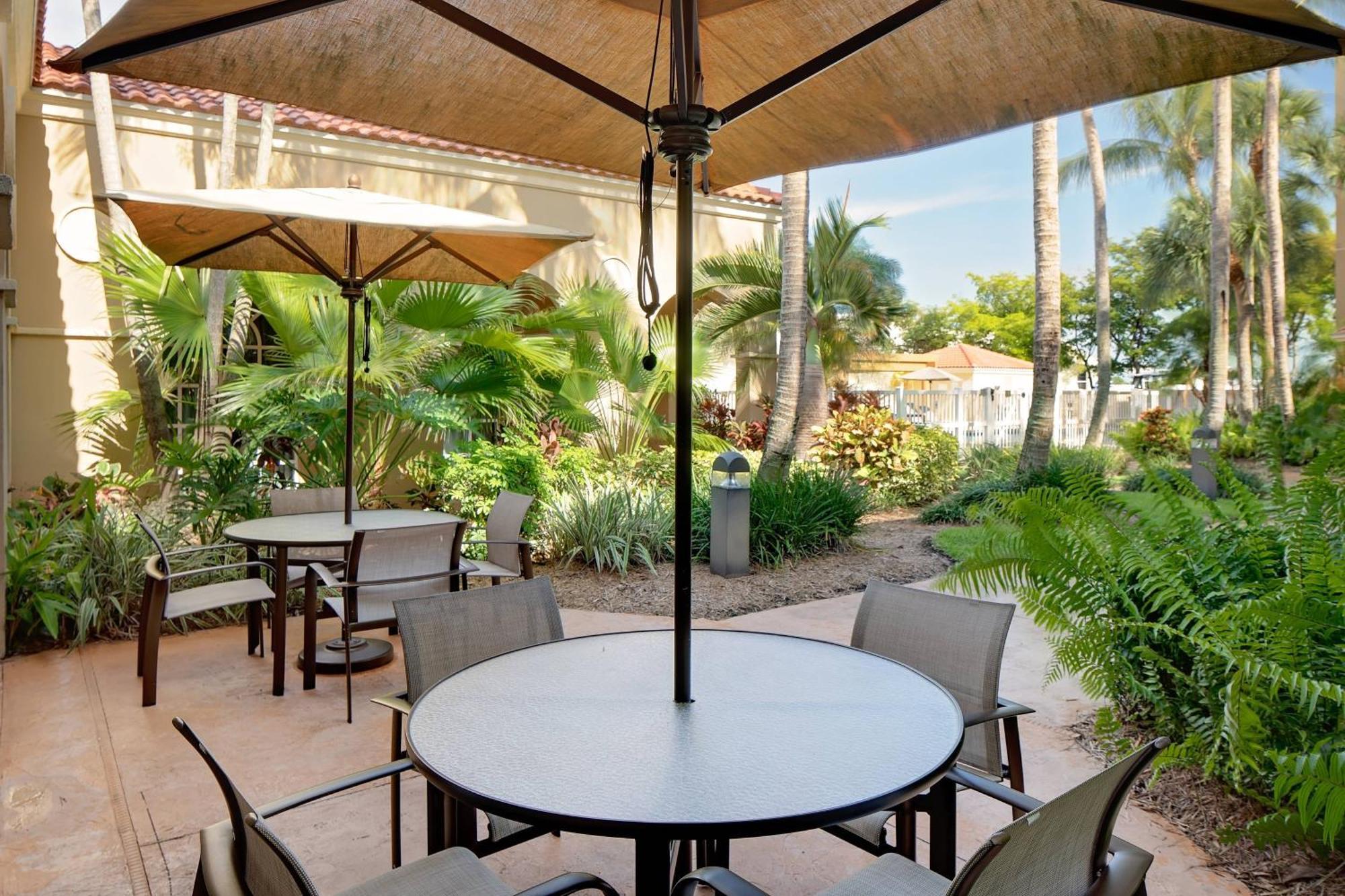 Courtyard By Marriott Fort Lauderdale North/Cypress Creek Exterior foto