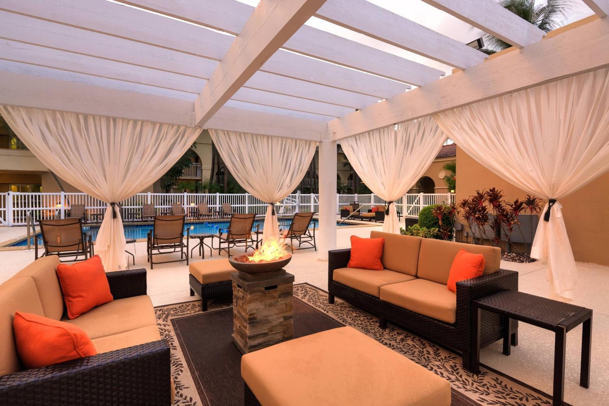 Courtyard By Marriott Fort Lauderdale North/Cypress Creek Exterior foto