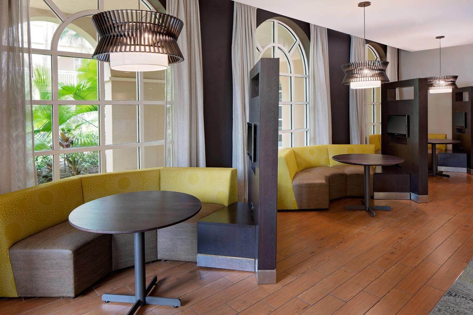 Courtyard By Marriott Fort Lauderdale North/Cypress Creek Exterior foto